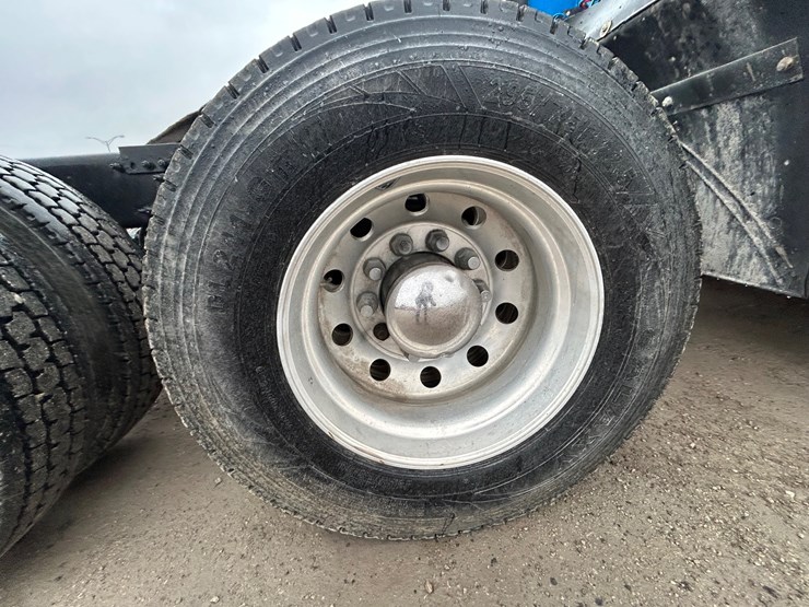 2015-freightliner-cascadia-125-image-99