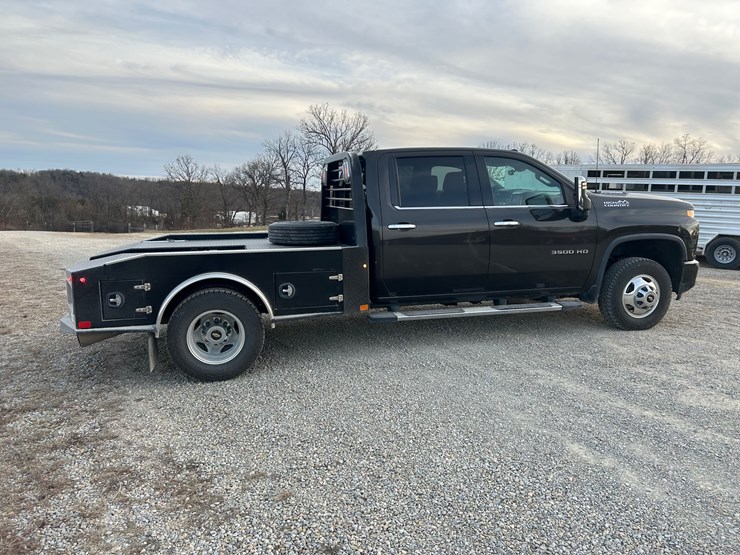 2021-chevrolet-silverado-3500-image-16
