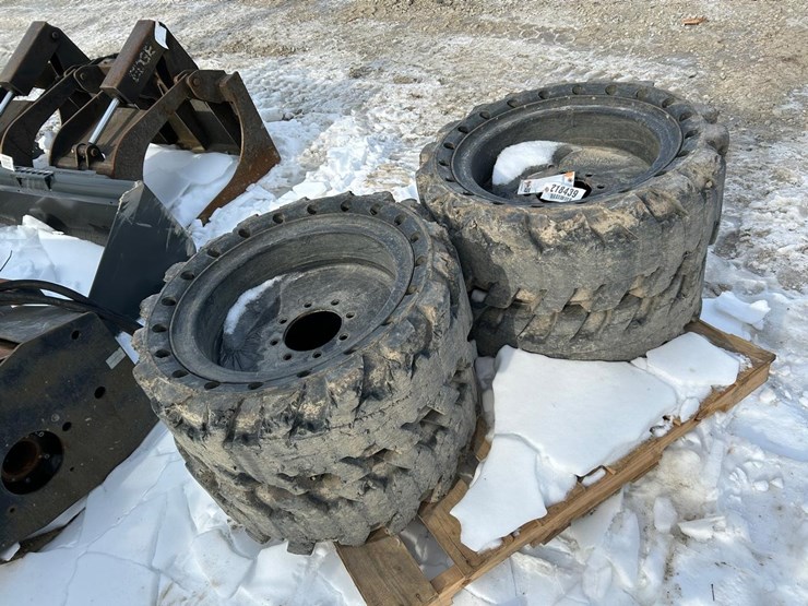 solid-skid-steer-tires-image-4