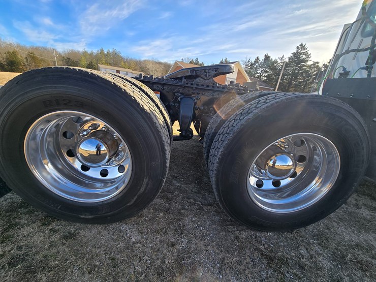 2012-freightliner-cascadia-113-image-81