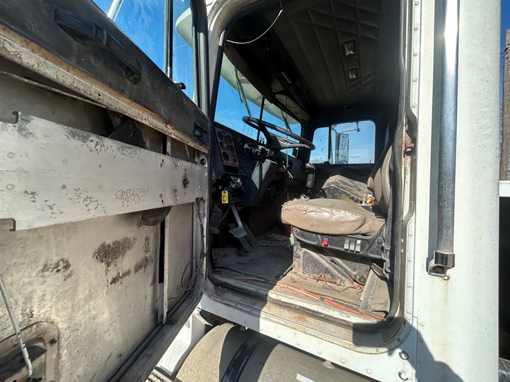 1994-international-9400-image-93