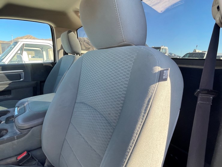 2016-dodge-1500-image-26