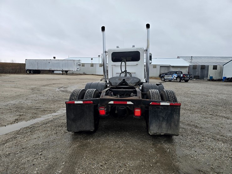 2007-peterbilt-379-image-17