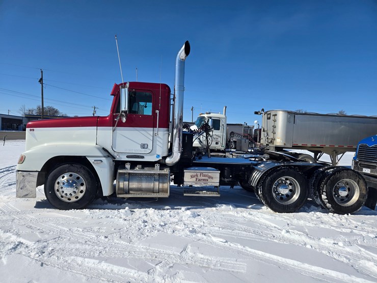 1995-freightliner-fld120-image-10