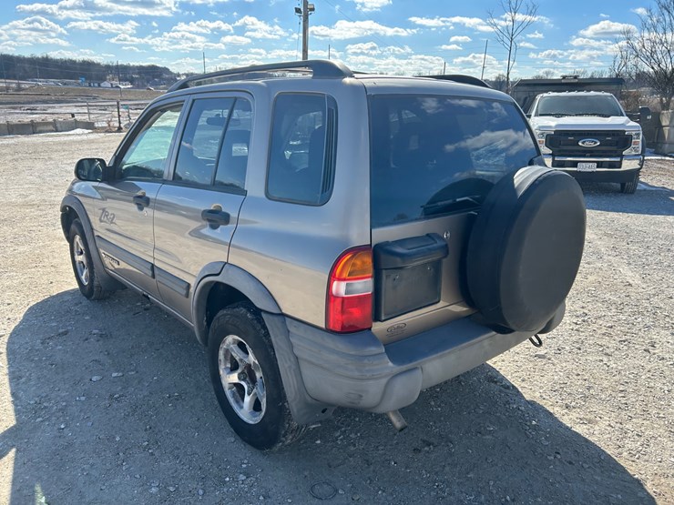 2003-chevrolet-tracker-image-9