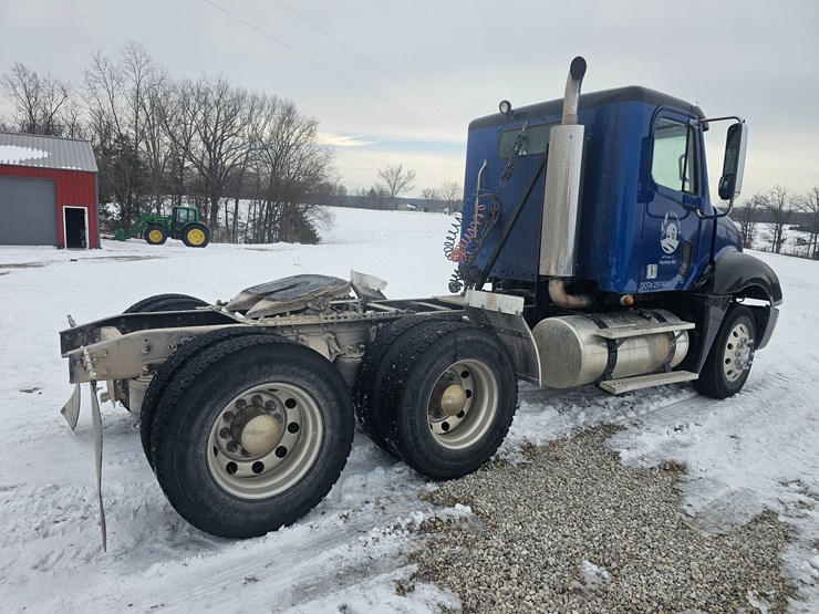 2007-freightliner-columbia-120-image-18