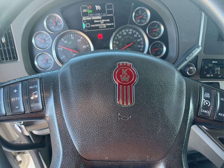 2017-kenworth-t680-image-51