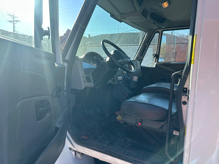 2013-international-durastar-4300-image-53