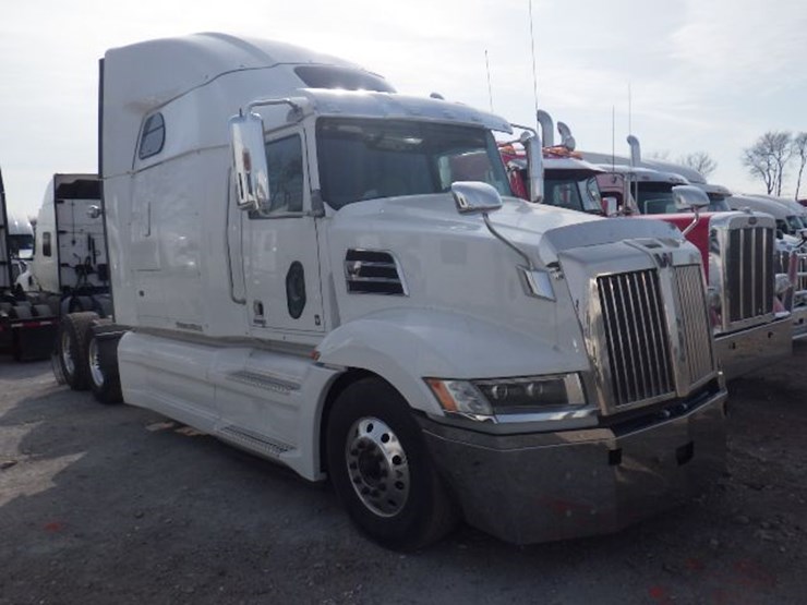 2020-western-star-5700xe-image-4