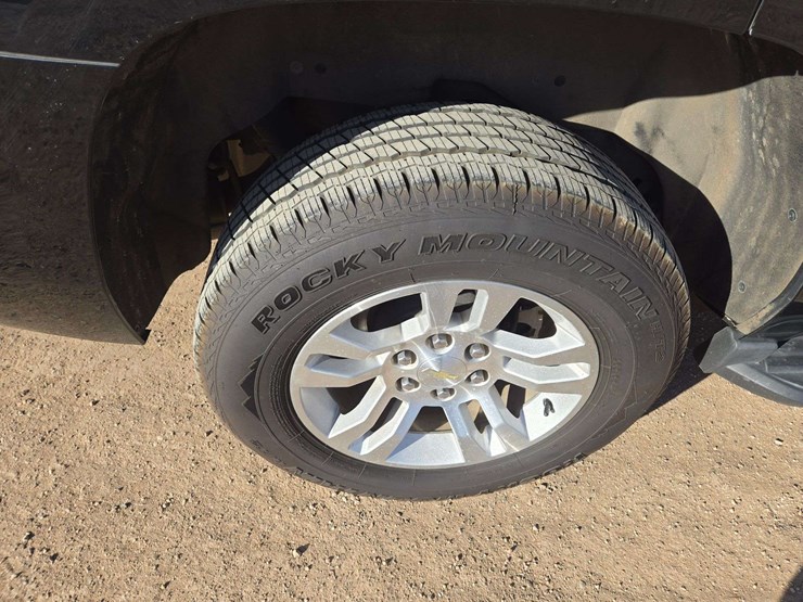 2016-chevrolet-tahoe-lt-image-8