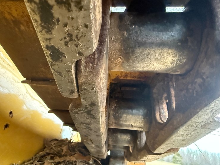 2023-caterpillar-953-image-61