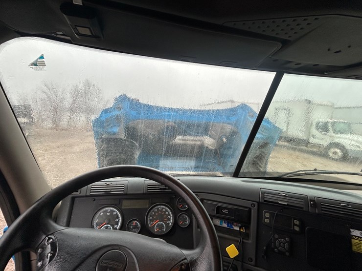 2015-freightliner-cascadia-125-image-78