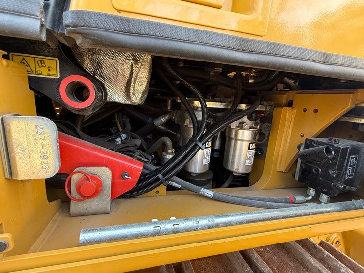 2023-caterpillar-953-image-39