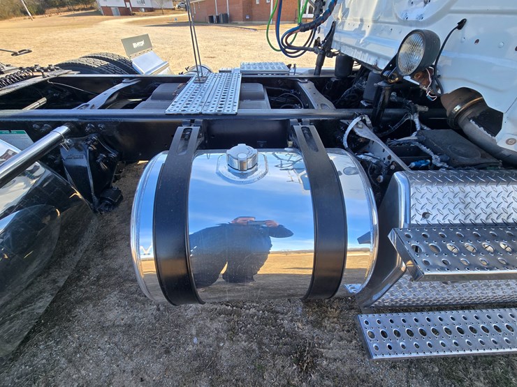 2012-freightliner-cascadia-113-image-89