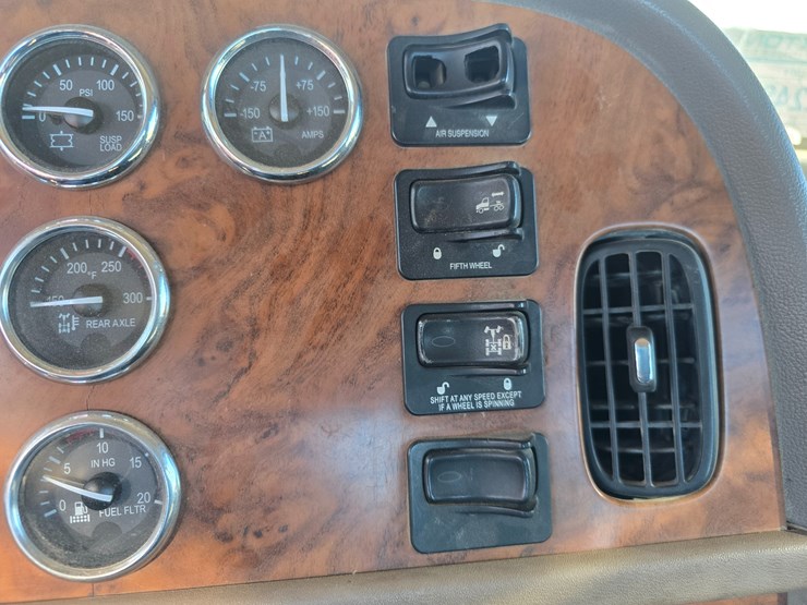 2008-peterbilt-388-image-50
