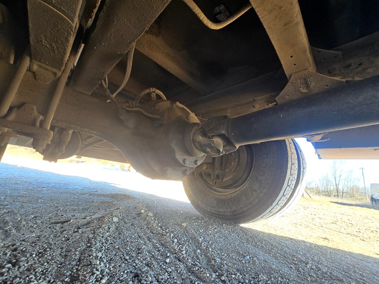 1996-freightliner-fl70-image-77