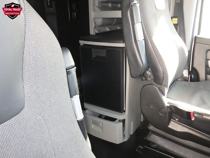 2023-kenworth-t680-image-5