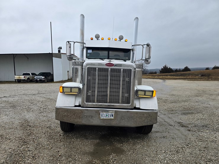 2007-peterbilt-379-image-37