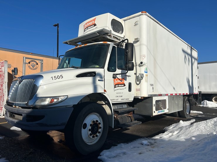 2010-international-durastar-4300-image-2