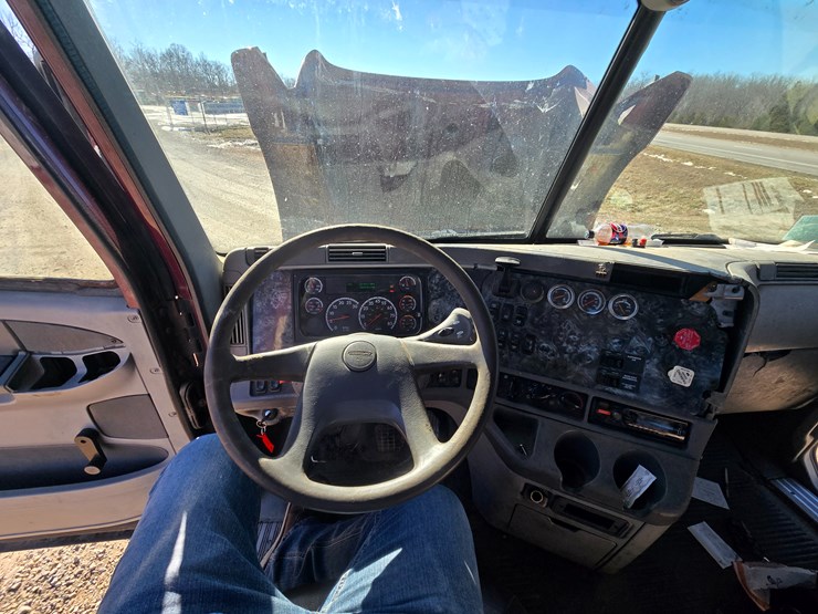 2002-freightliner-columbia-120-image-68