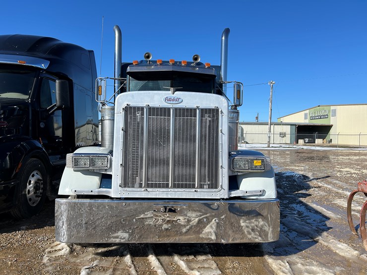 1997-peterbilt-379-image-1