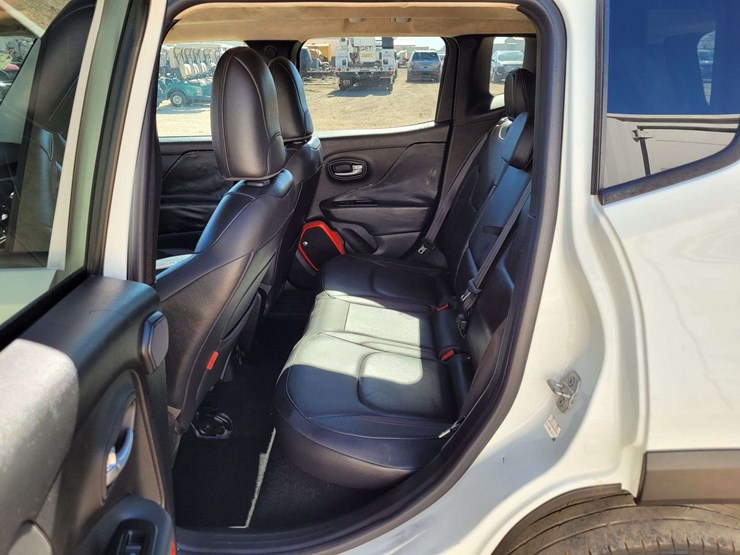 2016-jeep-renegade-trailhawk-image-9