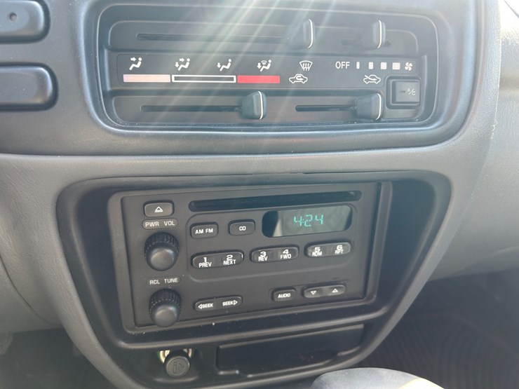 2003-chevrolet-tracker-image-50