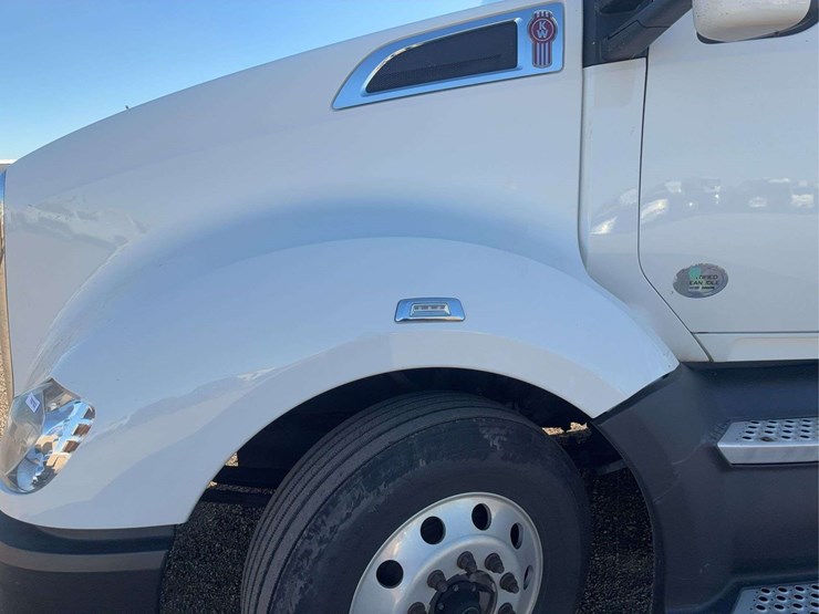 2017-kenworth-t680-image-17