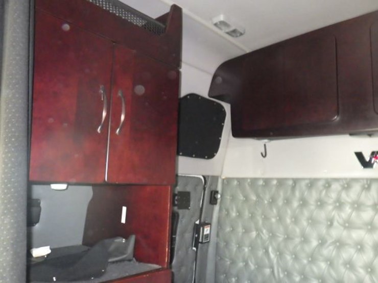 2020-western-star-5700xe-image-23