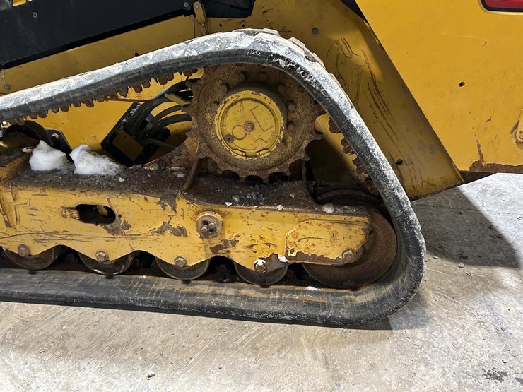 2021-caterpillar-299d3-image-17