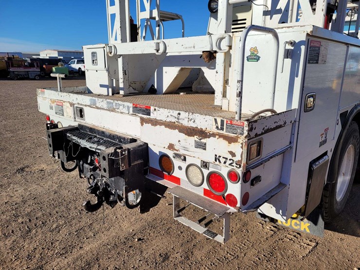 2016-freightliner-m2-106-image-8