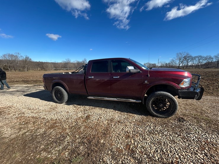 2018-dodge-3500-image-29