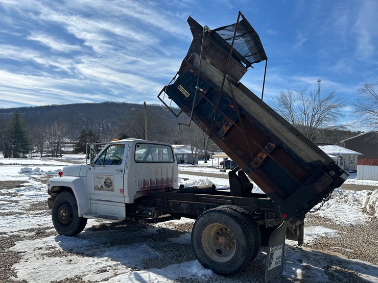1984-ford-f700-image-32