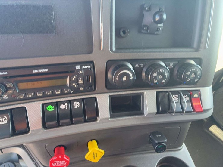 2017-kenworth-t680-image-45