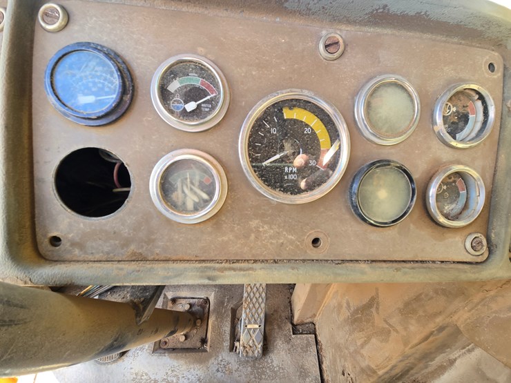 caterpillar-d25c-image-59