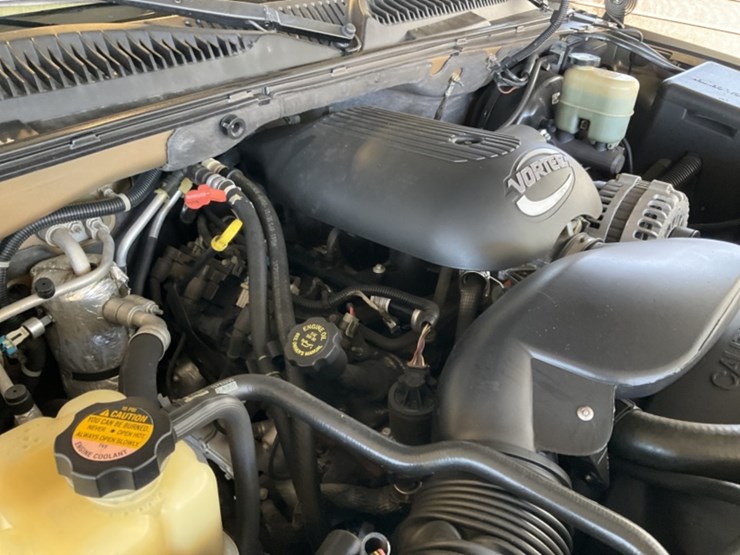 2001-chevrolet-suburban-image-12