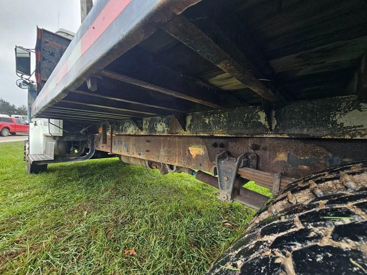 2000-freightliner-fl60-image-64