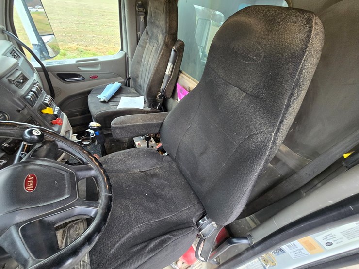 2020-peterbilt-567-image-163