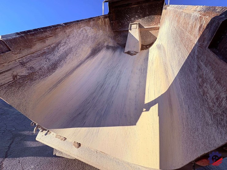 2018-freightliner-sd122-tri-axle-dump-truck-image-76