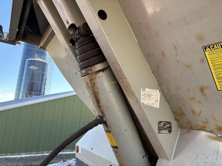 2002-l-&-m-pit-boss-rock-tub-trailer-image-14