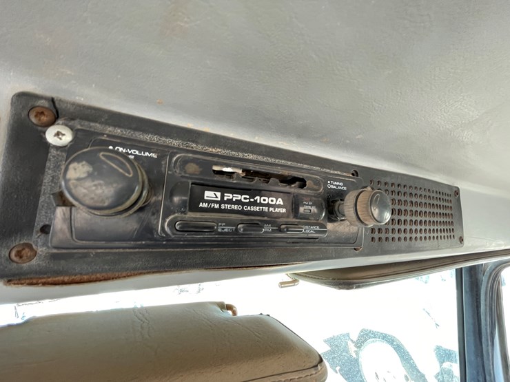 1996-freightliner-fl80-image-85