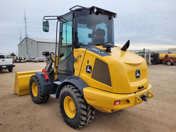john-deere-244-image-13