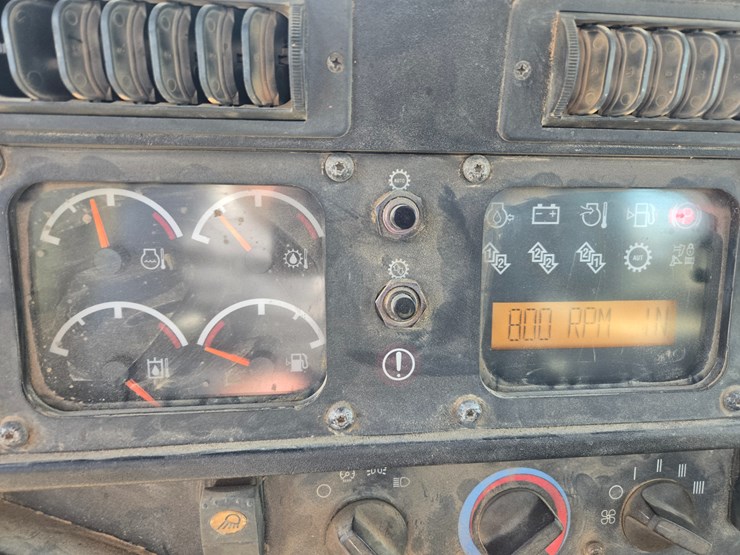 2002-caterpillar-d6r-image-45