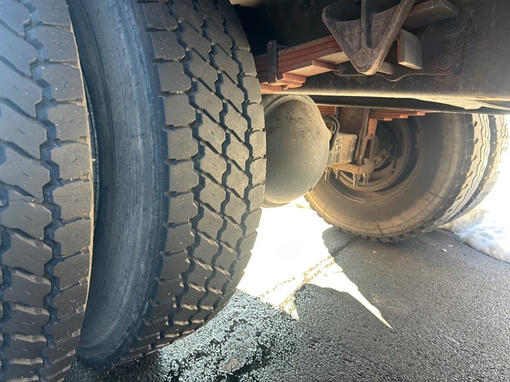 2013-international-durastar-4300-image-44