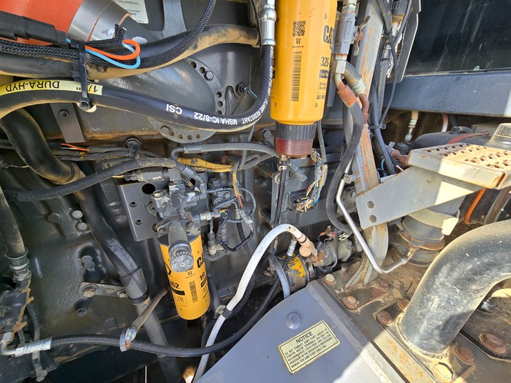 2003-challenger-mt855-image-80