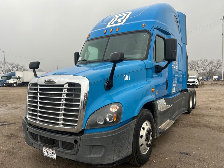 2015-freightliner-cascadia-125-image-1