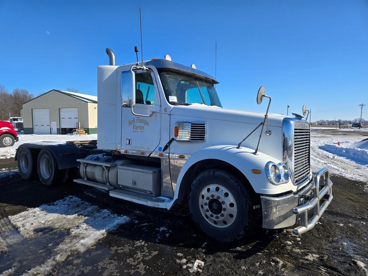 2012-freightliner-coronado-132-image-30