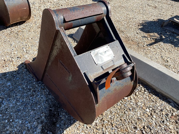 #3278-•-backhoe-buckets-image-40
