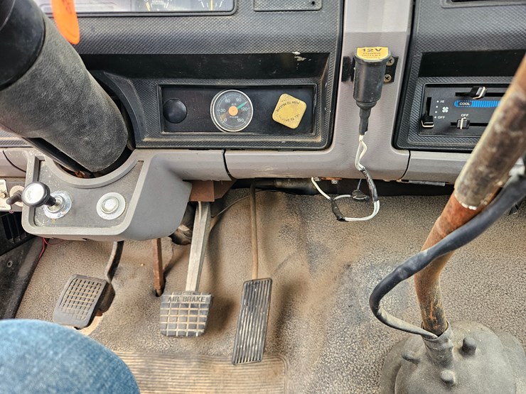 1998-ford-f700-image-57