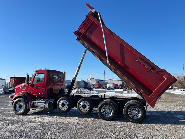 2015-peterbilt-567-image-49